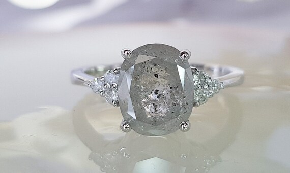 AMAZING diamond engagement ring,salt oval diamond… - image 2