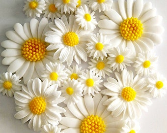 26 Edible Daisy Flowers Blossom, Sugar Cake Cupcake Decorations, Toppers for Birthday or Wedding