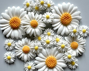 26 Fondant Daisy Flowers Blossom, Sugar Cake Cupcake Decorations, Toppers for Birthday or Wedding
