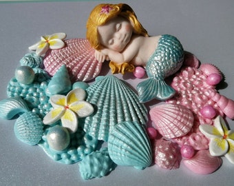 Decorazioni per torte con conchiglie di sirena e plumeria color corallo