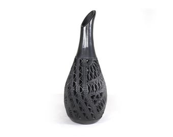 Vase „Rio Grande“, handgefertigt aus schwarzem Ton, 43 cm (16,9 Zoll) – Mexikanische Kunst