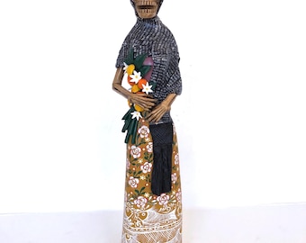 Catrina artesanal com rebozo e flores de calêndula, 65 cm (26 pol.) - Arte mexicana