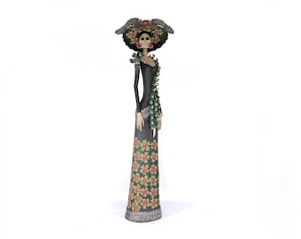 Frida Kahlos Catrina i röd blommig klänning - 100 cm. 40 tum - Mexikansk konst