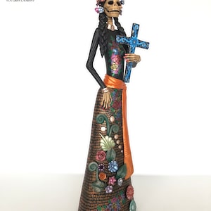 La Catrina con la Cruz - 50 cm. 20 in. - Arte mexicano de Día de Muertos