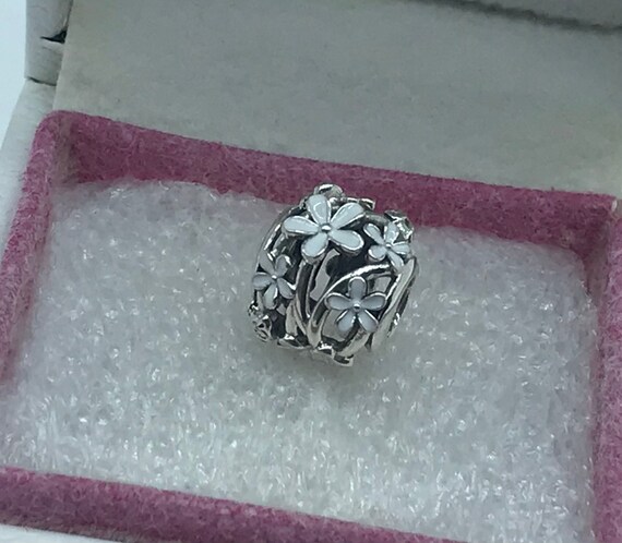 Pandora Openwork White Daisy Flower Charm S925ALE 798772C01