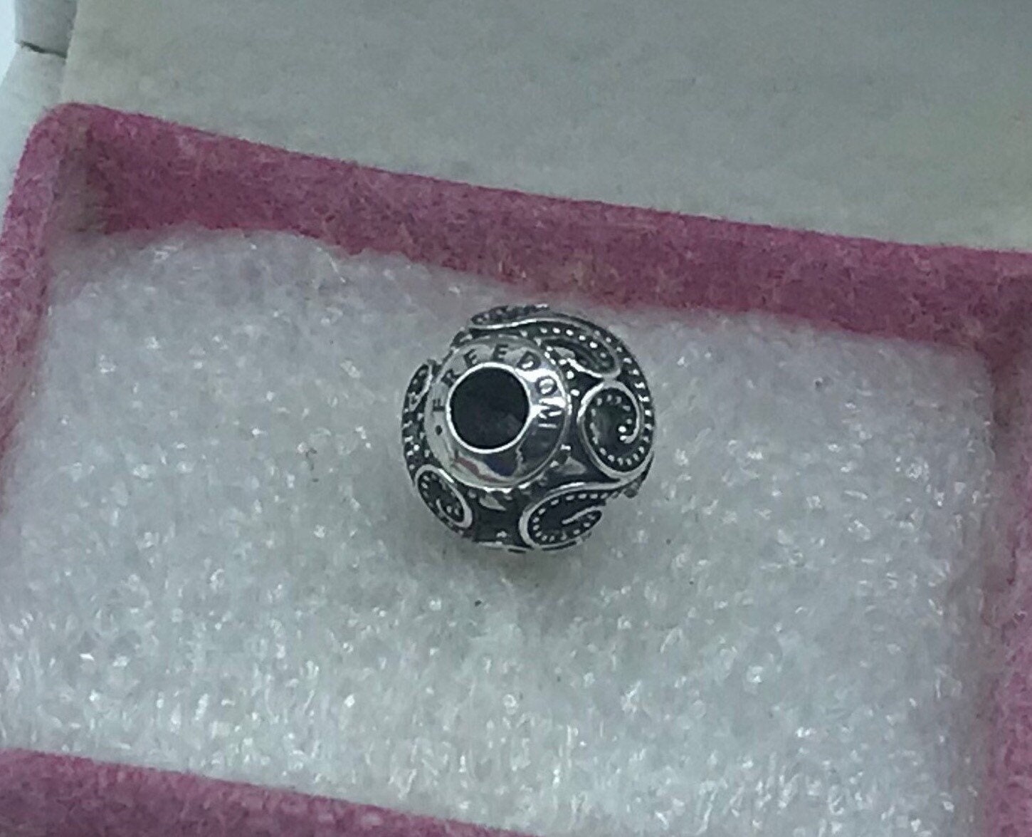 Pandora essence freedom charm