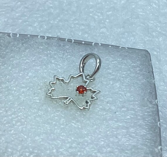 Pandora maple leaf charm discount