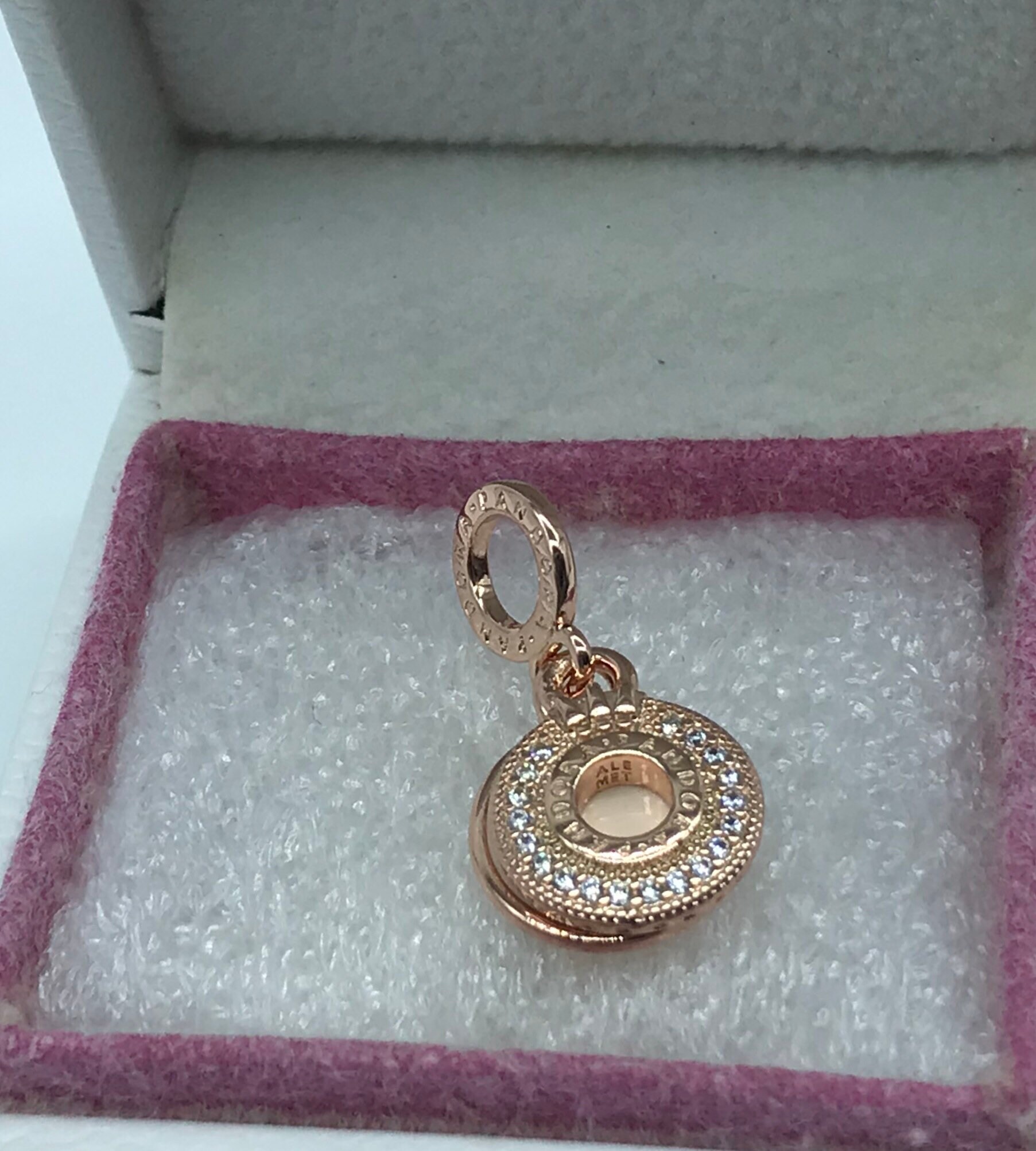 新品 PANDORA パンドラ スパークリング　クラウン　ゼロ　ダングルチャーム レッドハート ＆ キーホール ダブル ダングル チャーム
