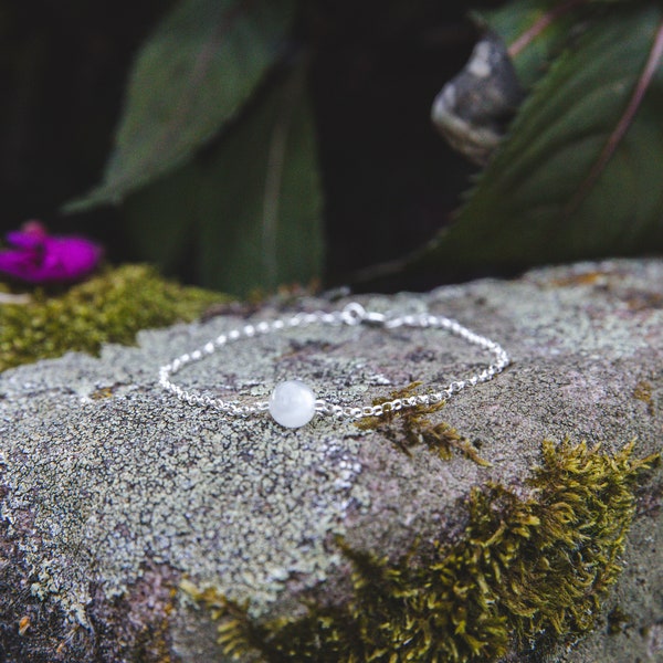 Silver bracelet with Moonstone