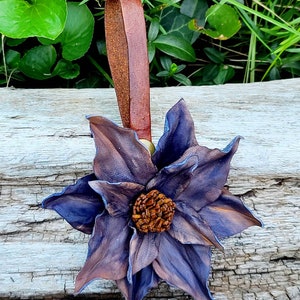 Sculpted leather flower tote tag