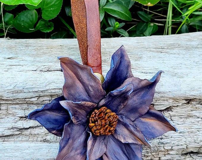 Sculpted leather flower tote tag