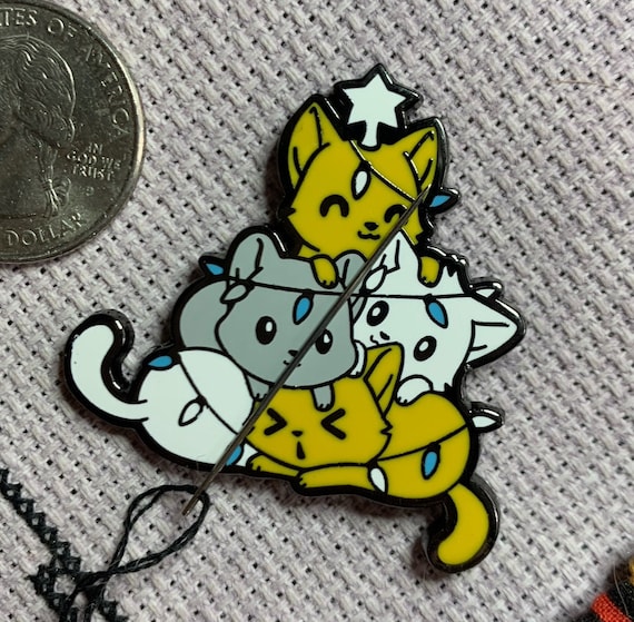 KITTEN CHRISTMAS TREE - Needle Minder - needlecraft, embroidery, cross stitch