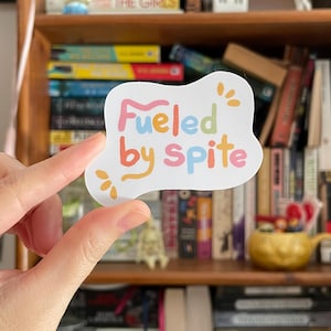 Pegatinas de vinilo brillante de alta calidad "Impulsado por el despecho", pegatinas inspiradoras para cuadernos de bocetos de artistas, pegatinas divertidas sin presión para cuadernos de bocetos.