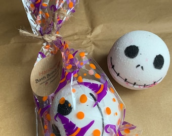 Halloween face bath bomb