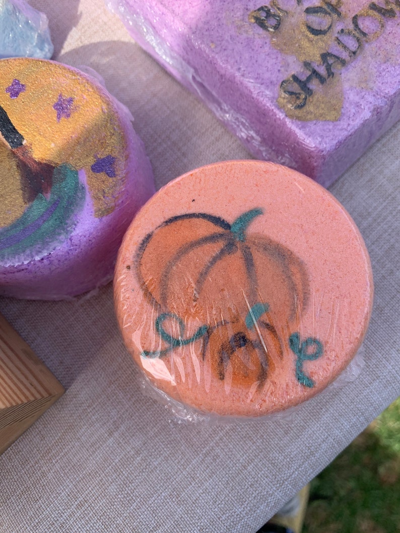 Pumpkin bath bomb image 1