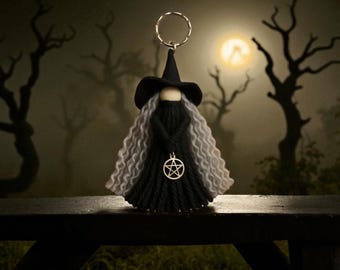 Llavero de bruja protectora Willow / Bruja de lana y fieltro hecha a mano / Regalo pagano / Amuleto de protección / Llavero de bruja