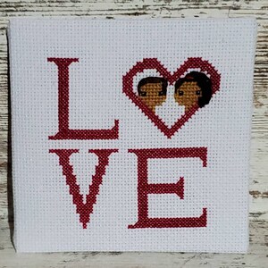 Retrato personalizado em ponto cruz de AMOR