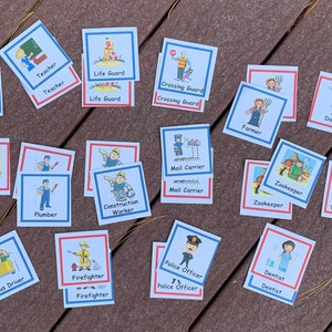 Tarjetas coincidentes de ayudante comunitario