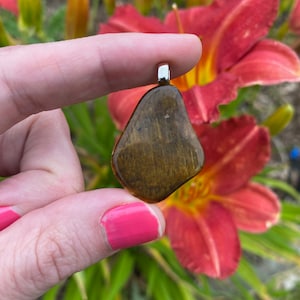 Flat Tiger&#39;s Eye Pendant