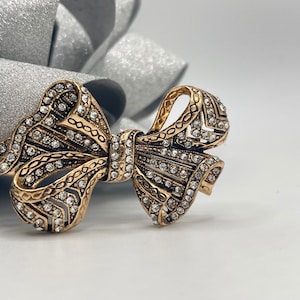 Edwardian Style Bowtie Brooch