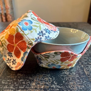 Floral Microwave bowl cozy set of two, reversible bowl cozy, handmade bowl cozy, gift under 25, hot pads, pot holders, Christmas gift