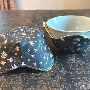 Tulip Microwave  bowl cozy set of 2, floral reversible bowl cozy, handmade bowl cozies, gift under 25, Christmas gift, potholders