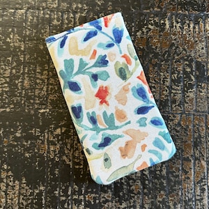 Fabric Sunglass Case, handmade sunglass case, gift under 15, floral sunglass  case, women’s padded sunglass case, phone case