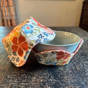 Floral Microwave bowl cozy set of two, reversible bowl cozy, handmade bowl cozy, gift under 25, hot pads, pot holders, Christmas gift