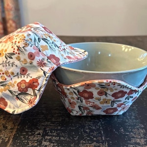 Reversible Microwave bowl cozy set of two, floral bowl cozy, handmade bowl cozy, gift under 25, winter gift, pot holders, Christmas gift