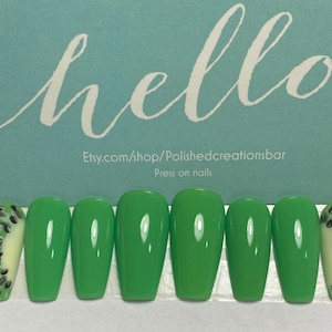 Kiwi green press on nails