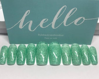 Splatting green glitter press on nails