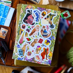 Britische Waldbewohner Aufkleber | 2 Bogen Sticker Set | Postcrossing Dekor, niedliche Tiere Wildtiere aus England, fröhliche Schnecke, Bujo Planer