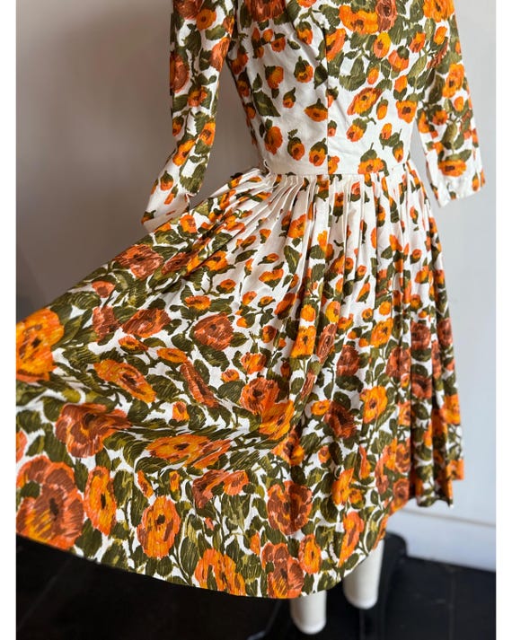 1950s floral cotton dress with full skirt and thr… - image 2