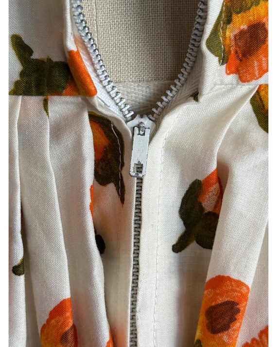 1950s floral cotton dress with full skirt and thr… - image 6