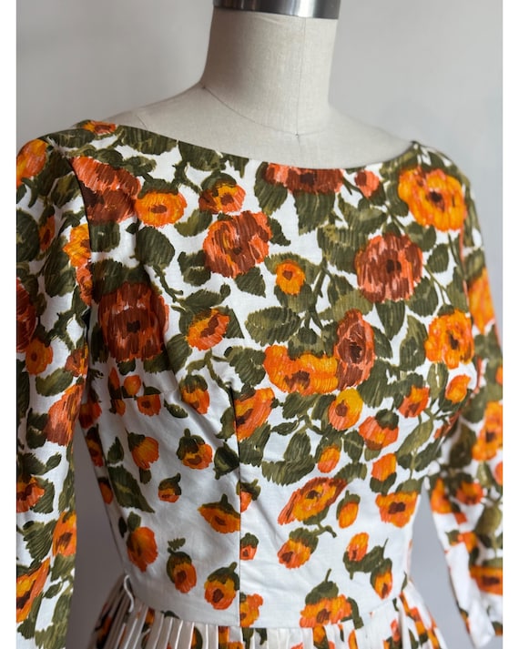 1950s floral cotton dress with full skirt and thr… - image 5