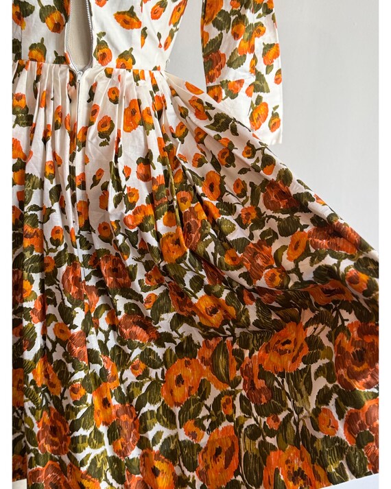 1950s floral cotton dress with full skirt and thr… - image 7
