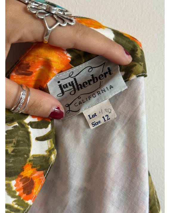 1950s floral cotton dress with full skirt and thr… - image 8