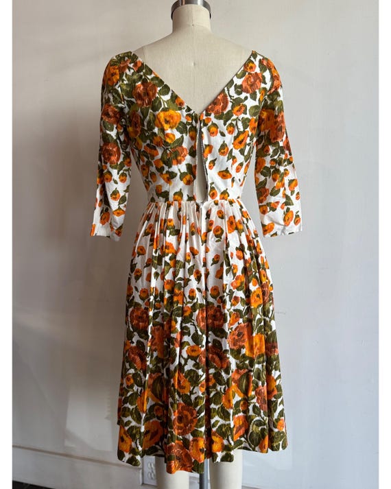 1950s floral cotton dress with full skirt and thr… - image 4