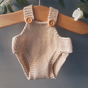Knitting pattern to make a dolls romper