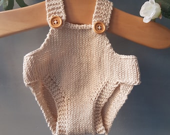 Knitting pattern to make a dolls romper