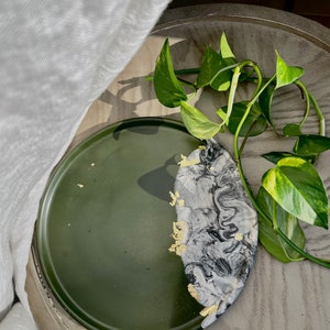 MOSS GREEN - Large round home decor tray with gold and marble accents
