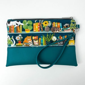 Bolso de mano con forma de gato verde azulado para estantería - Accesorio para lectores hecho a mano - Bolso pequeño - Regalo para profesores y bibliotecarios - Estantería Bookstacks - Bolso de vinilo negro con forma de gato