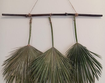 Dried Palm Leaf Wall Hanging: Rustic Tropical Decor