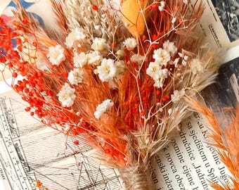 Mini bouquet de fleurs séchées orange terre cuite : décoration bohème pour mariage automnal