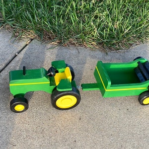 Wooden Green Tractor and Spreader