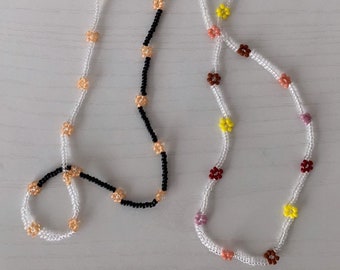 Daisy Flower Seed Bead Choker - Colorful Dainty Necklace