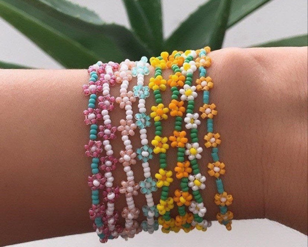 Bulk Daisy Flower Trio Seed Bead Bracelet - Choose Your Favorite String Color! 500 Bracelets (-50%)