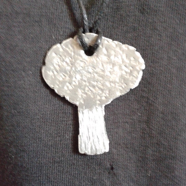 Petit pendentif celtique (arbre) en métal