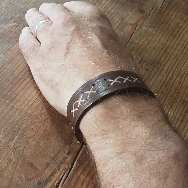 Keltische armband van plantaardig gelooid leer