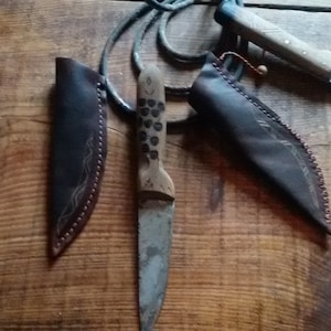 Customized table knife and its hand-sewn leather case